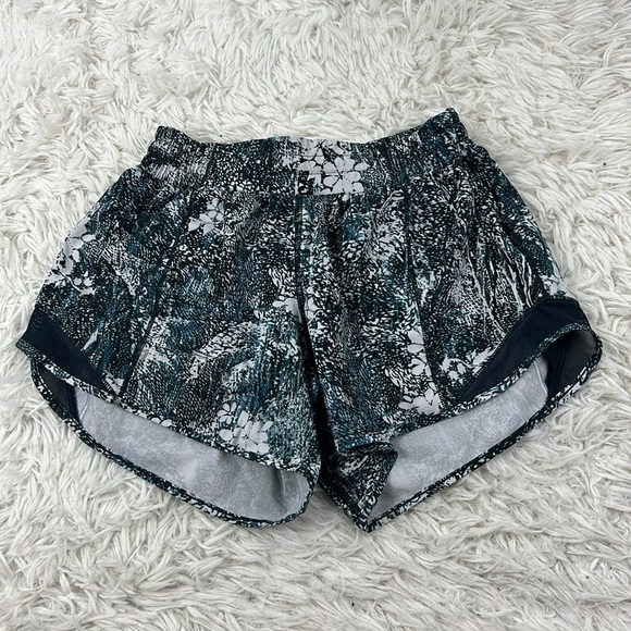 Lululemon Hotty Hot Short II *Long 4" Wildwood White Multi / Nocturnal Teal - Picture 1 of 6